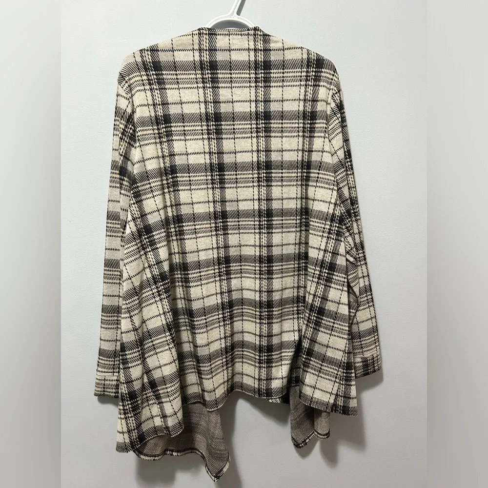 Torrid Plus Size Black and Ivory Drape Cardigan Jacket - Picture 3 of 13